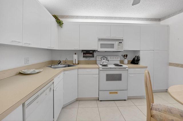 5153 Floria Drive J, Boynton Beach, FL 33437