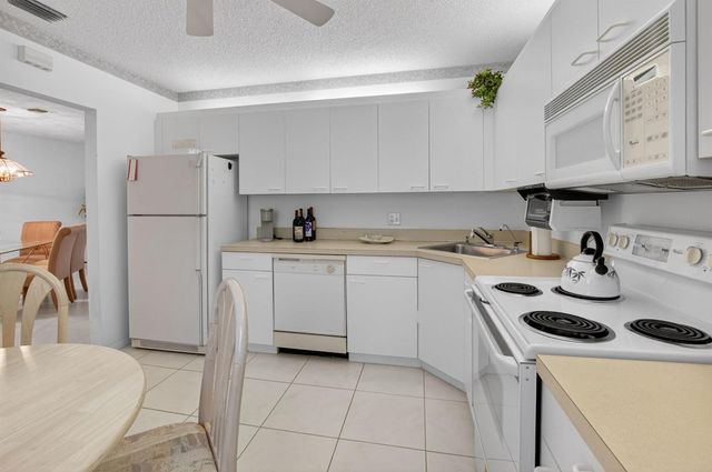 5153 Floria Drive J, Boynton Beach, FL 33437