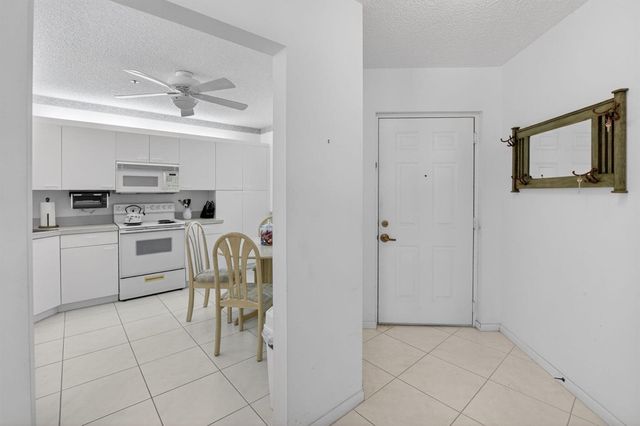 5153 Floria Drive J, Boynton Beach, FL 33437