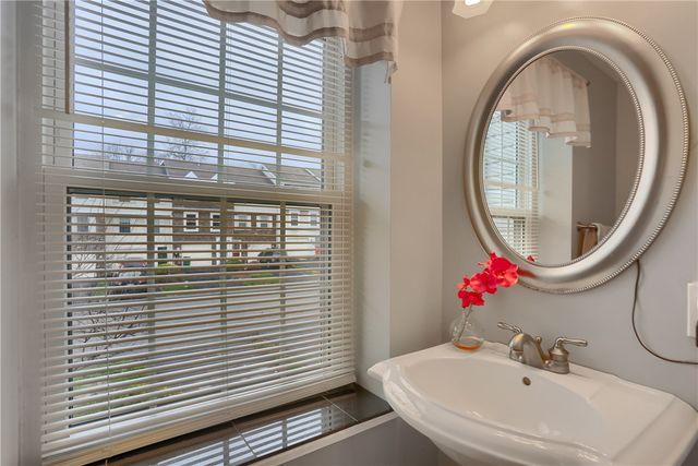 140 Rossmor Ct, Ross Twp, PA 15229