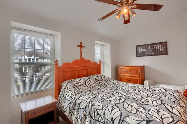 140 Rossmor Ct, Ross Twp, PA 15229