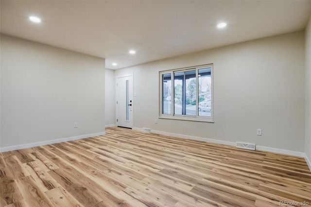 2123 S Olathe Street, Aurora, CO 80013