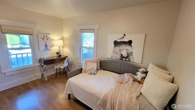 5621 Brooklyn Avenue NE, Seattle, WA 98105