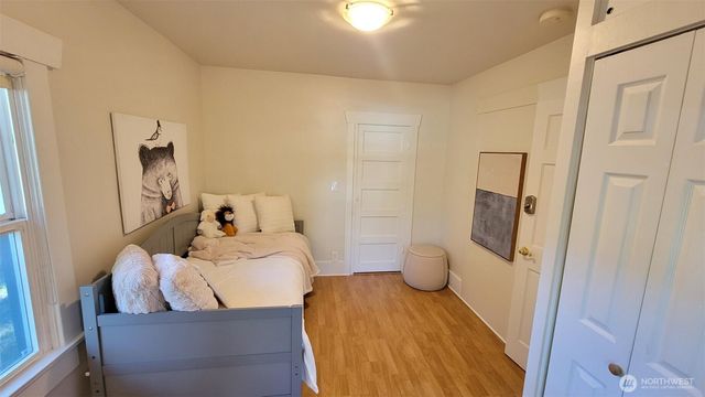 5621 Brooklyn Avenue NE, Seattle, WA 98105