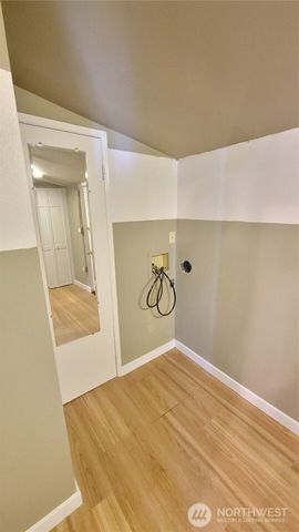 5621 Brooklyn Avenue NE, Seattle, WA 98105
