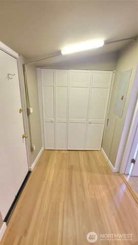 5621 Brooklyn Avenue NE, Seattle, WA 98105