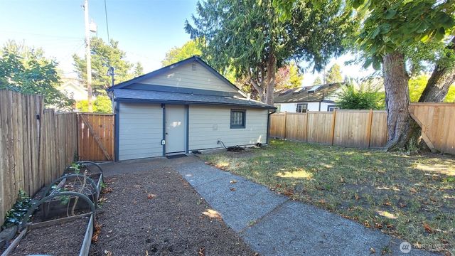 5621 Brooklyn Avenue NE, Seattle, WA 98105