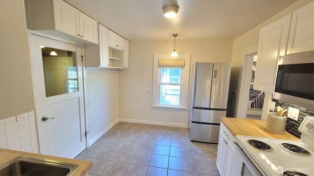 5621 Brooklyn Avenue NE, Seattle, WA 98105
