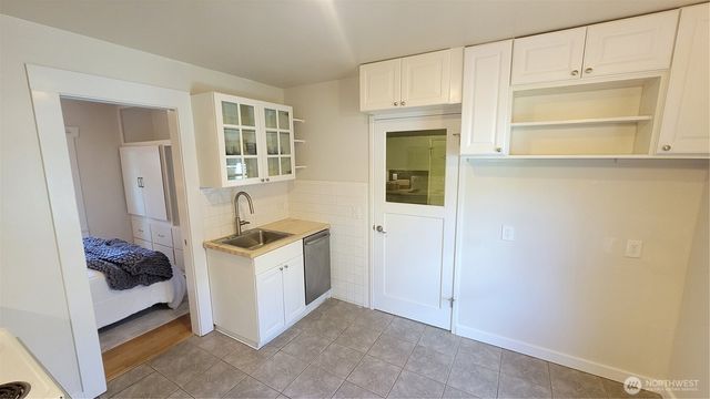 5621 Brooklyn Avenue NE, Seattle, WA 98105
