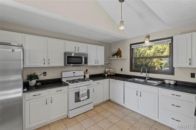 11354 Oak Avenue, Bridgeton, MO 63044