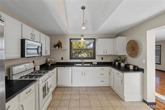 11354 Oak Avenue, Bridgeton, MO 63044