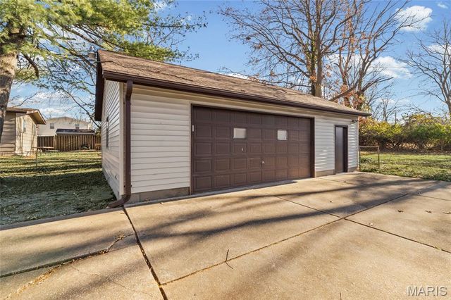 11354 Oak Avenue, Bridgeton, MO 63044