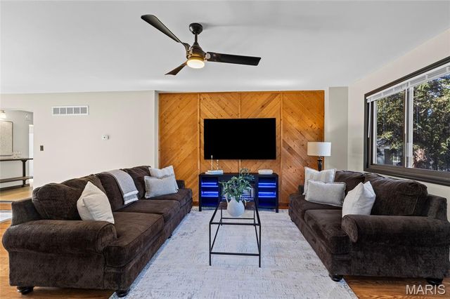 11354 Oak Avenue, Bridgeton, MO 63044