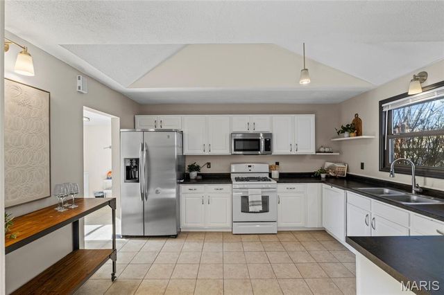 11354 Oak Avenue, Bridgeton, MO 63044