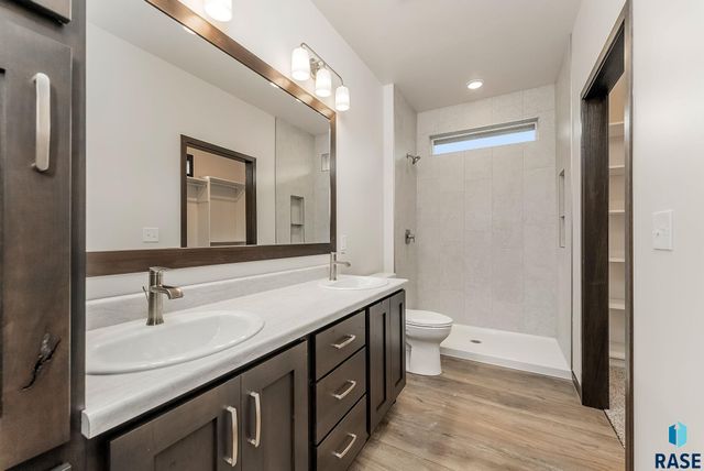 2404 E Tinley St Street, Brandon, SD 57005
