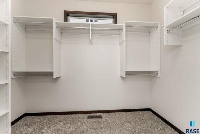 2404 E Tinley St Street, Brandon, SD 57005
