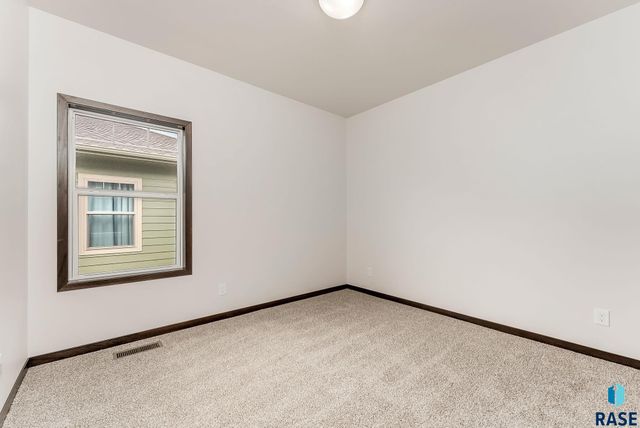 2404 E Tinley St Street, Brandon, SD 57005