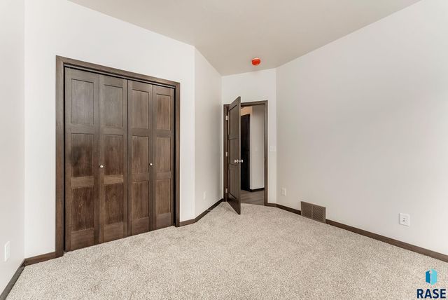 2404 E Tinley St Street, Brandon, SD 57005