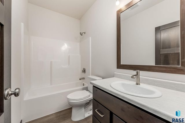 2404 E Tinley St Street, Brandon, SD 57005