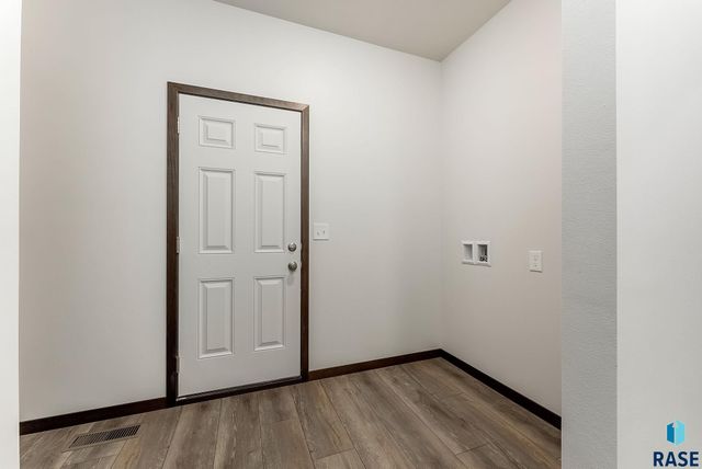 2404 E Tinley St Street, Brandon, SD 57005