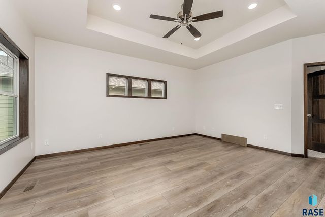 2404 E Tinley St Street, Brandon, SD 57005