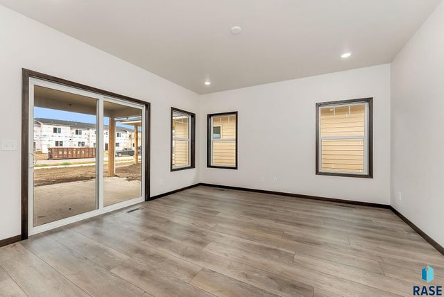 2404 E Tinley St Street, Brandon, SD 57005