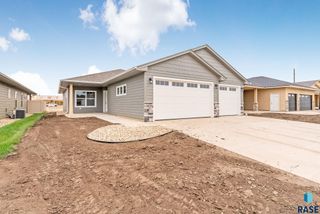 2404 E Tinley St Street, Brandon, SD 57005