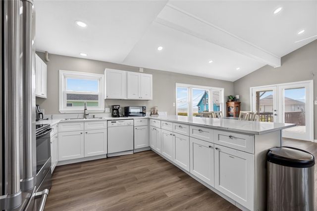 16713 Jamaica Beach Road, Jamaica Beach, TX 77554