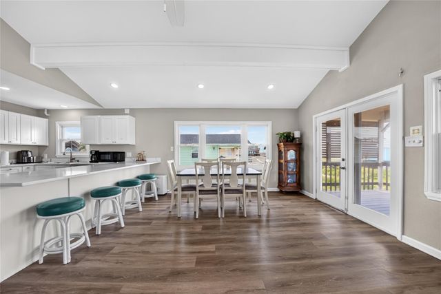16713 Jamaica Beach Road, Jamaica Beach, TX 77554