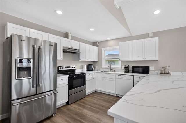 16713 Jamaica Beach Road, Jamaica Beach, TX 77554