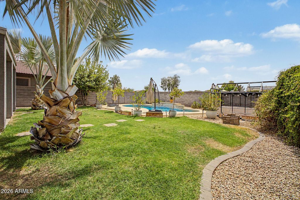 28536 N SUNSET Drive, San Tan Valley, AZ 85143