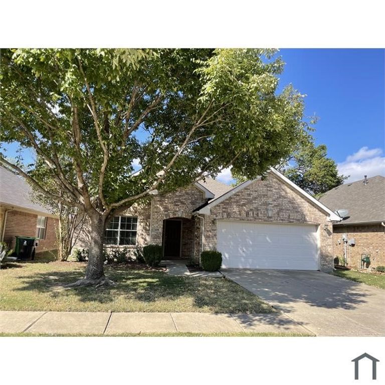 608 Creekside Drive, Little Elm, TX 75068