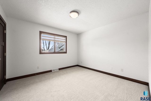 4500 S Tomar Rd Road, Sioux Falls, SD 57105