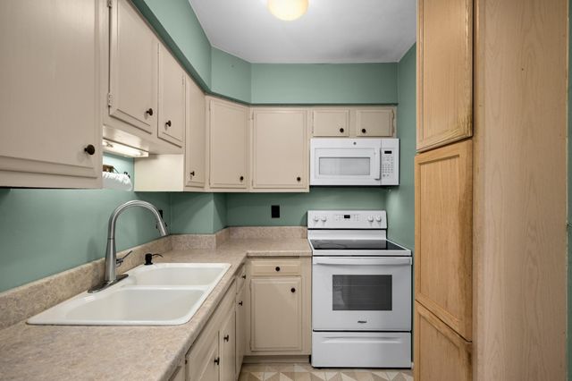880 21st Avenue SE, Minneapolis, MN 55414