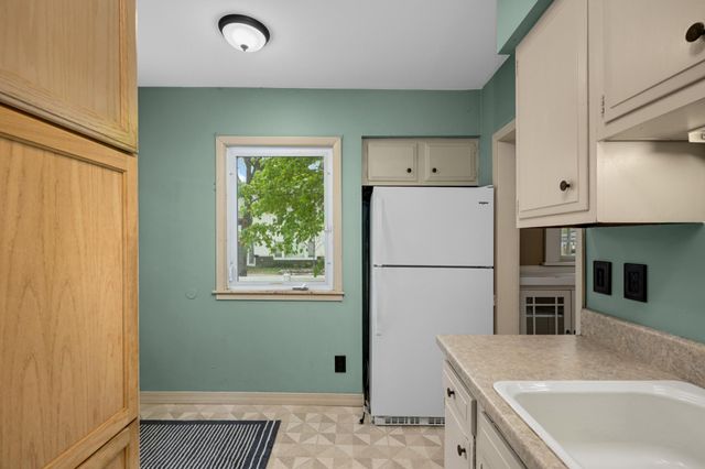 880 21st Avenue SE, Minneapolis, MN 55414