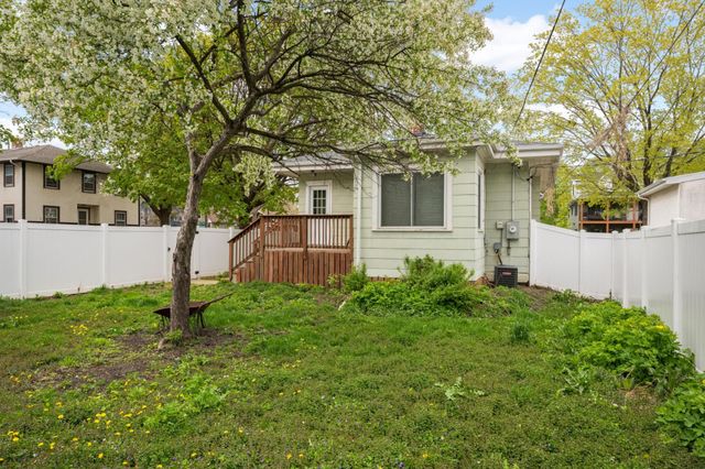 880 21st Avenue SE, Minneapolis, MN 55414