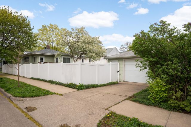 880 21st Avenue SE, Minneapolis, MN 55414