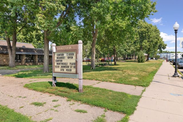 880 21st Avenue SE, Minneapolis, MN 55414