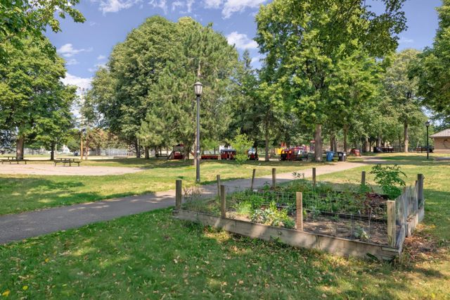 880 21st Avenue SE, Minneapolis, MN 55414