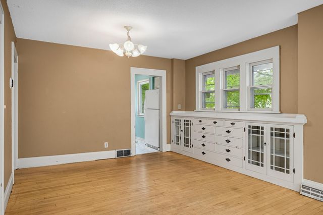 880 21st Avenue SE, Minneapolis, MN 55414