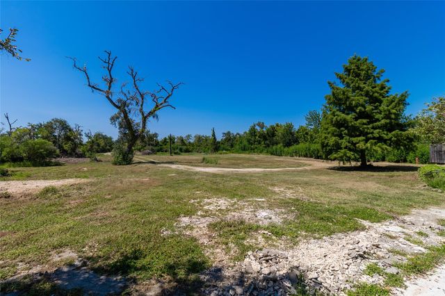 5031 County Road 819, Brazoria, TX 77422