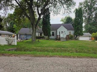 21801 Midway Avenue, Southfield, MI 48075