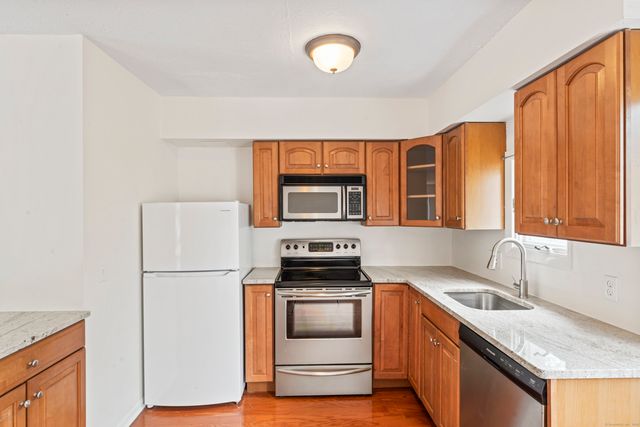 120 Wooster Street APT V, New Haven, CT 06511