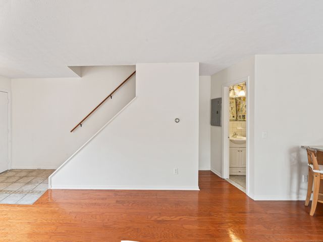 120 Wooster Street APT V, New Haven, CT 06511