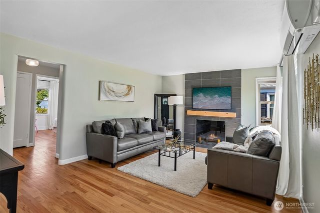 4323 15th Avenue S, Seattle, WA 98108