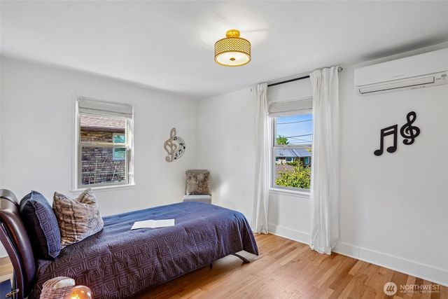 4323 15th Avenue S, Seattle, WA 98108