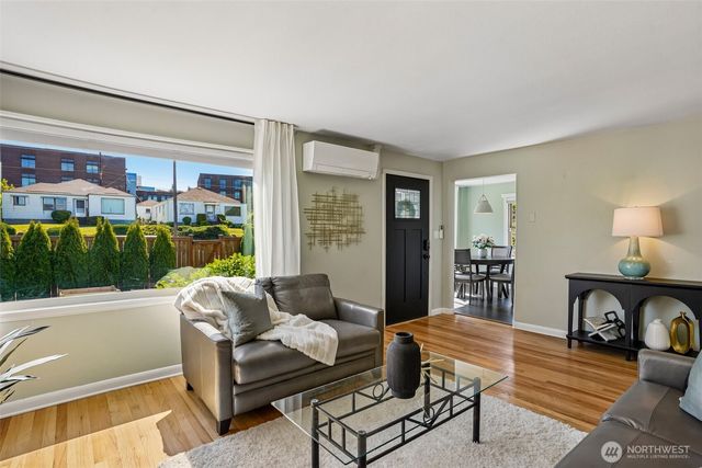 4323 15th Avenue S, Seattle, WA 98108