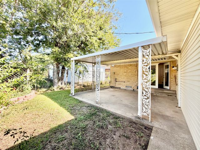 8405 Lullwater Drive, Dallas, TX 75218