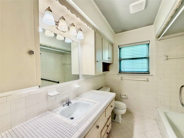 8405 Lullwater Drive, Dallas, TX 75218