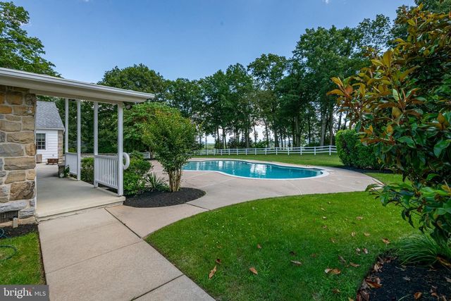 558 BROWNSVILLE RD, Sinking Spring, PA 19608